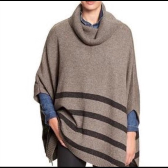 🍾HP Banana Republic Cowl Neck Pancho Sweater - Picture 3 of 9